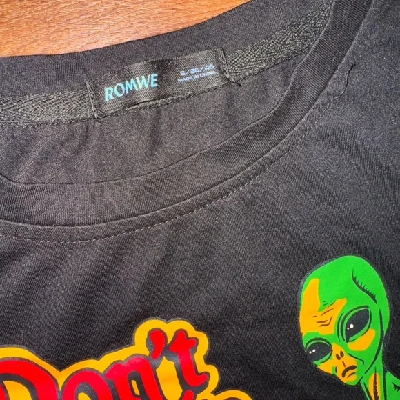 ROMWE Black and Green Short Sleeve Tees with Vibrant Graphics - Picture 2 of 2